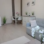 Feszek شقة