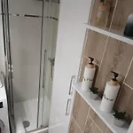 شقة Feszek