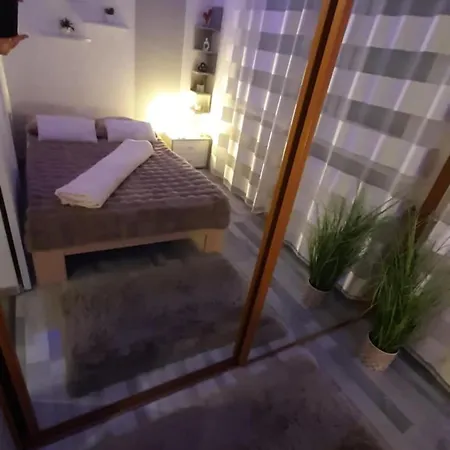 Feszek Διαμέρισμα *